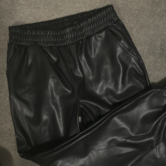 Faux leather pants - Picture 2 of 3
